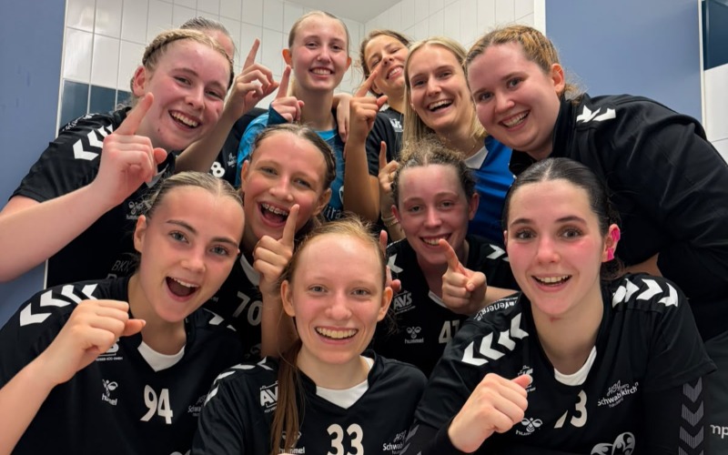Starker Kampfgeist sichert der weiblichen A-Jugend einen verdienten Punktgewinn Starker Kampfgeist sichert der weiblichen A-Jugend einen verdienten Punktgewinn
